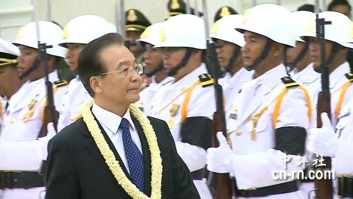 中国评论新闻:柬埔寨隆重欢迎温家宝总理(组图