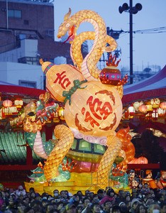 中国评论新闻:日本长崎灯笼节 感受中国春节