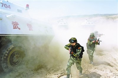中国评论新闻:驻新疆武警8663部队开展系列反